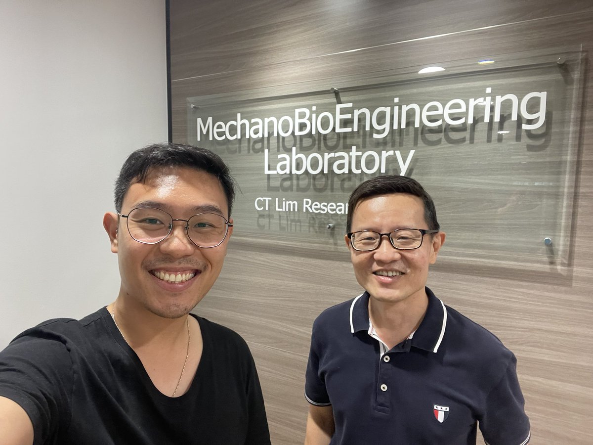 Khoonono's tweet photo. Thank you for hosting me at NUS ytd, great time catching up with @ahcells @nano_jenn @CTLimLab 🤩 looking forward to many collaborations ahead @ASBTE1 @ISBioFab #collaboration #travelforscience #singapura https://t.co/urC5FuGMph