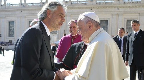 emisoramariana's tweet photo. #CatolicosAlDia 🎶🎶
#VitaeGlobal El megaproyecto de promoción de valores cristianos a través de la industria del entretenimiento, llegó al #Vaticano
👉 ▶️ https://t.co/KHNbXVfy1E https://t.co/9BzBqnbtbo