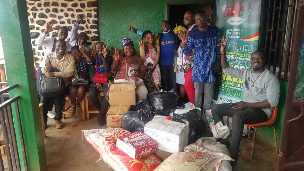 charly_olivier's tweet image. L&apos; @BloggersCM donne le sourire au enfants en faisant un don à l&apos;orphelinat Mia- Mo&apos;o de Dschang. C&apos;est à l&apos;occasion du projet #ABCCARE et à l&apos;occasion de la journée mondiale du blog.
#Happy 
#BlogDay237 
#abcblogday
#abccare