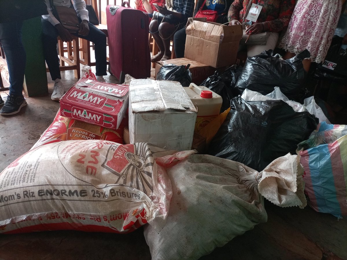 charly_olivier's tweet image. L&apos; @BloggersCM donne le sourire au enfants en faisant un don à l&apos;orphelinat Mia- Mo&apos;o de Dschang. C&apos;est à l&apos;occasion du projet #ABCCARE et à l&apos;occasion de la journée mondiale du blog.
#Happy 
#BlogDay237 
#abcblogday
#abccare