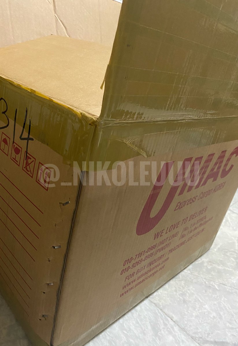 _nikoleuuu's tweet photo. #Nikoleuuu_Updates
Last mini box (old consol) arrived. Separate shipping form will be posted for this tomorrow along with the ML status for these items so please don’t fill out forms for other boxes. Thank you🙂 https://t.co/tVKGdkOfr8