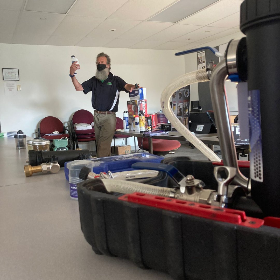 ADEY_NA_'s tweet photo. #AdeyOnTheRoad
Sales Team water quality training at FW Webb, Williston with Todd Hallock from @fwwebb and Patrick Miller from @SRGIReps
#Adey #CounteractCorrosion #SeeingIsBelieving #WaterQualityTraining https://t.co/uNNxxQNoIJ