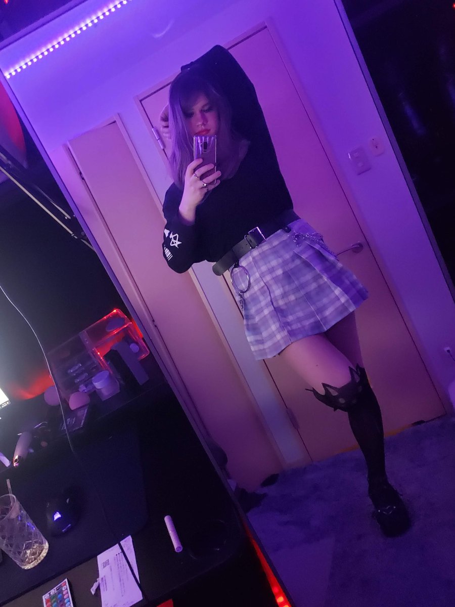 FemTheJenn's tweet photo. Nya 🐈‍⬛ https://t.co/2QGPGvj1P4