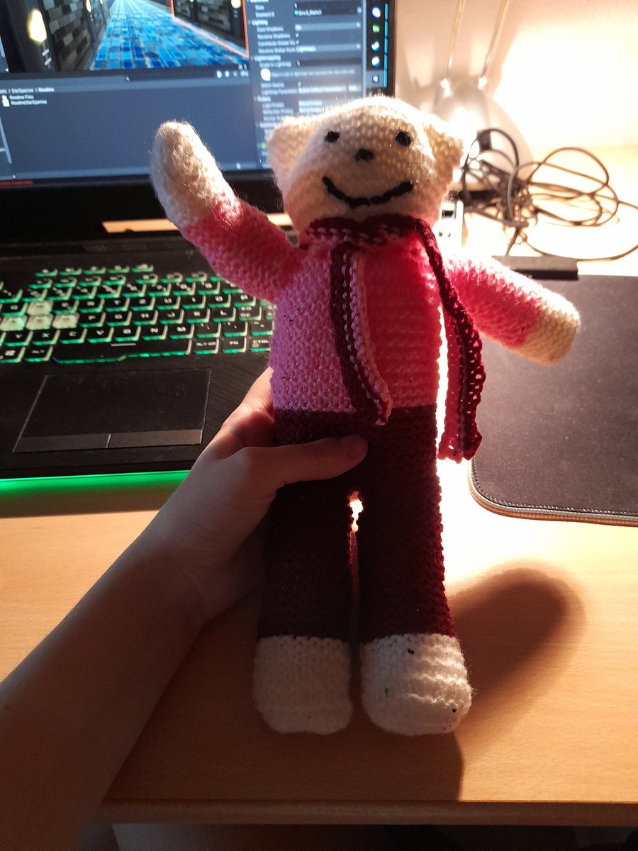 nihillea's tweet photo. On héberge des ukrainiens et ils sont trop chou. Sa maman m'a offert une peluche qu'elle a faite et le fils m'a fait un dessin trop stylé https://t.co/bAAMfeRoSk