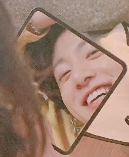 arithluv's tweet photo. happy bday jk, ilysm!💛 https://t.co/4UBpB8gUzx