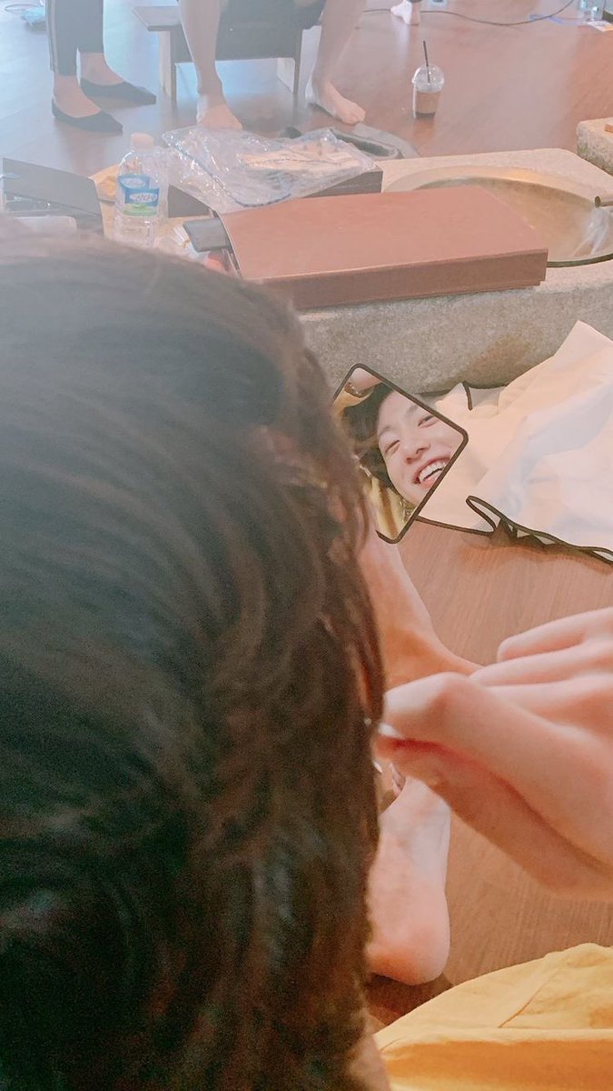 arithluv's tweet photo. happy bday jk, ilysm!💛 https://t.co/4UBpB8gUzx
