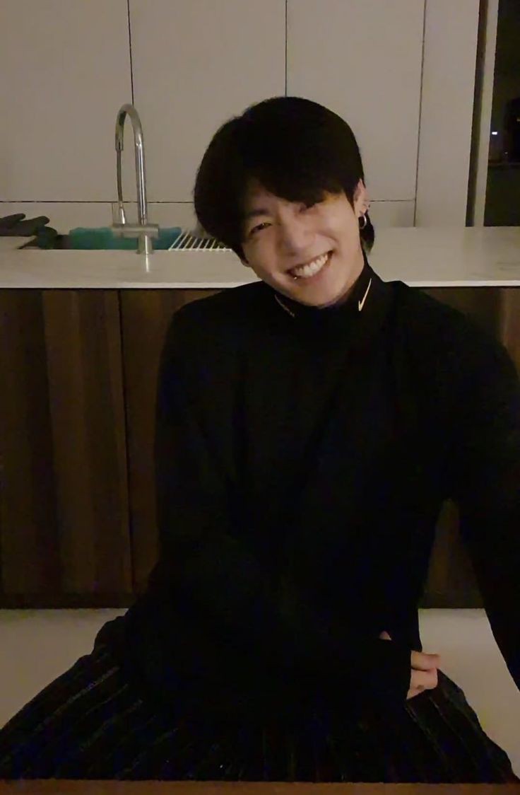 Jungkook'um guzel melegim,aycicegim seni her seyden cok seviyorum iyi ki dogmussun binlerce kez iyi ki