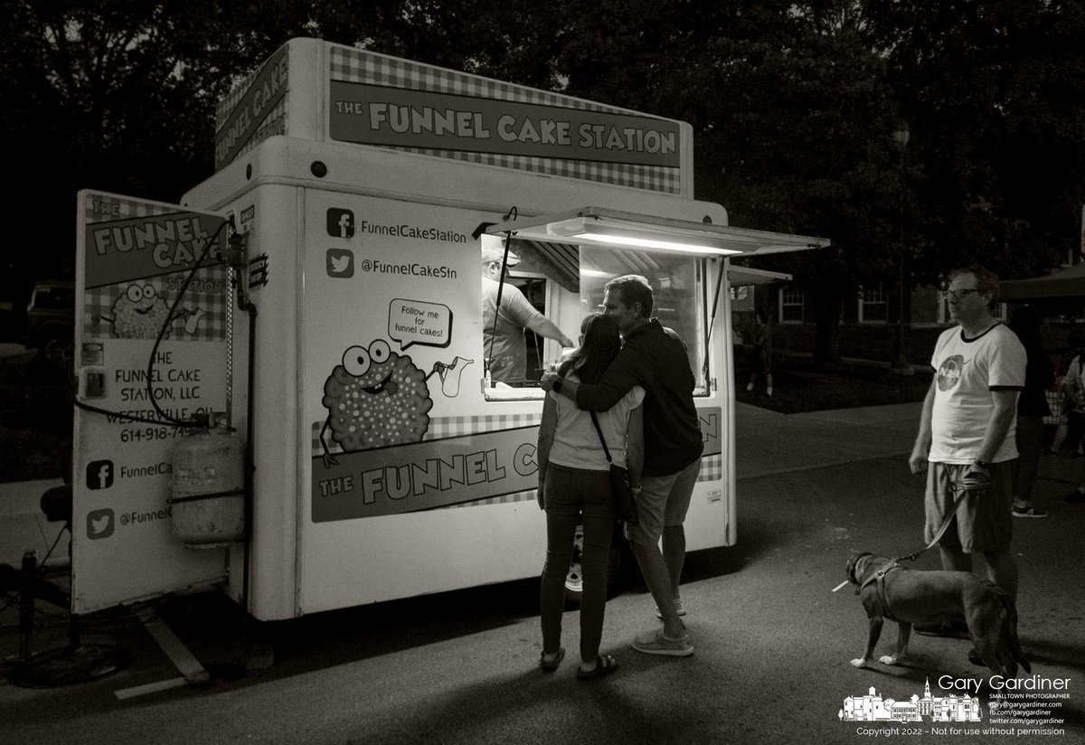 mnmlst_com's tweet photo. Funnel cake attraction. #fourthfriday #funnelcakeaffection #funnelcakeattraction #funnelcakes #minimalist #minimalistphoto https://t.co/gmGp2ejvdU