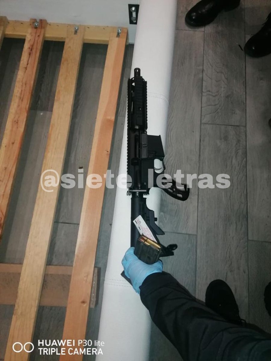 En la casa donde se ocultaba había droga y armas largas.

Batlea operaba desde Lecumberri y con bajo perfil. Pero ni la Unión se metía con él.

Abastecía a muchas bandas de narcomenudistas en #cdmx.