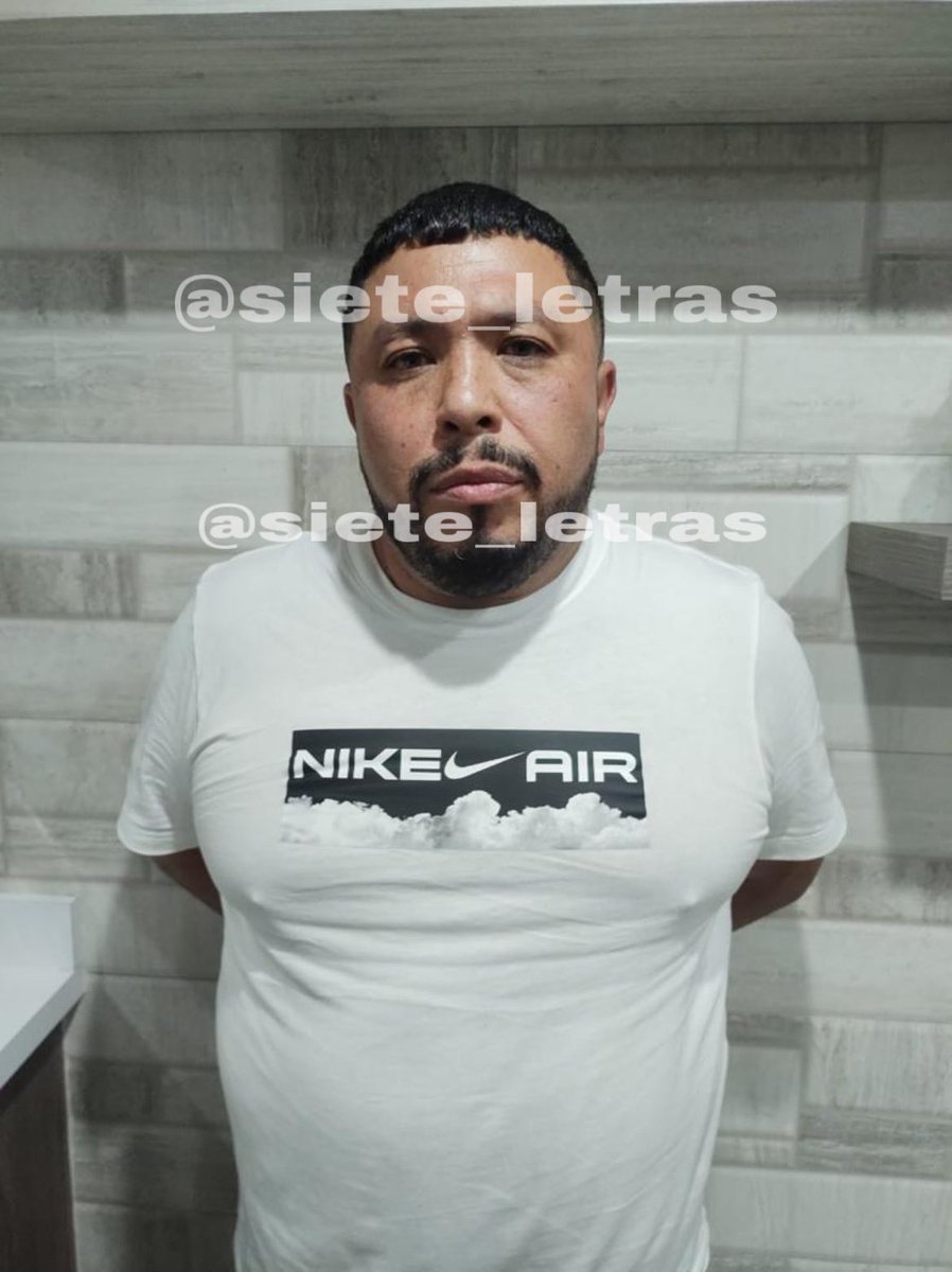 DETENIDO uno de los narcos más buscados de los últimos años.

Es Alberto Batlea o Batlia, “Beto”, proveniente de una familia de ex policías, como él que fue destituido en el 2000 y se convirtió en traficante.

<a href="/PDI_FGJCDMX/">Policía de Investigación</a> lo capturó tras cateo en <a href="/Alc_Iztapalapa/">Alcaldía Iztapalapa</a>.