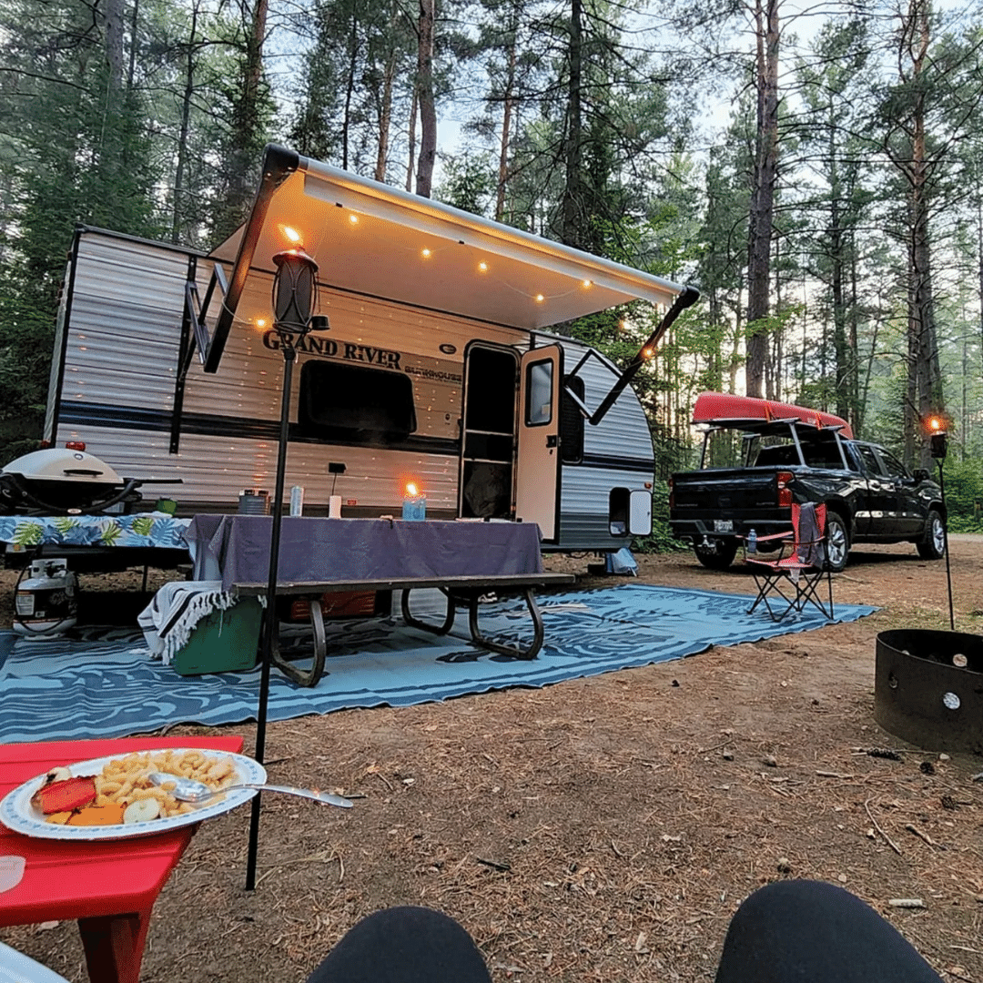 CampMartRV's tweet photo. Camping vs Glamping https://t.co/D59K3uzttt  #camping #rv #Wednesdayvibe https://t.co/jEUXy8YiqL