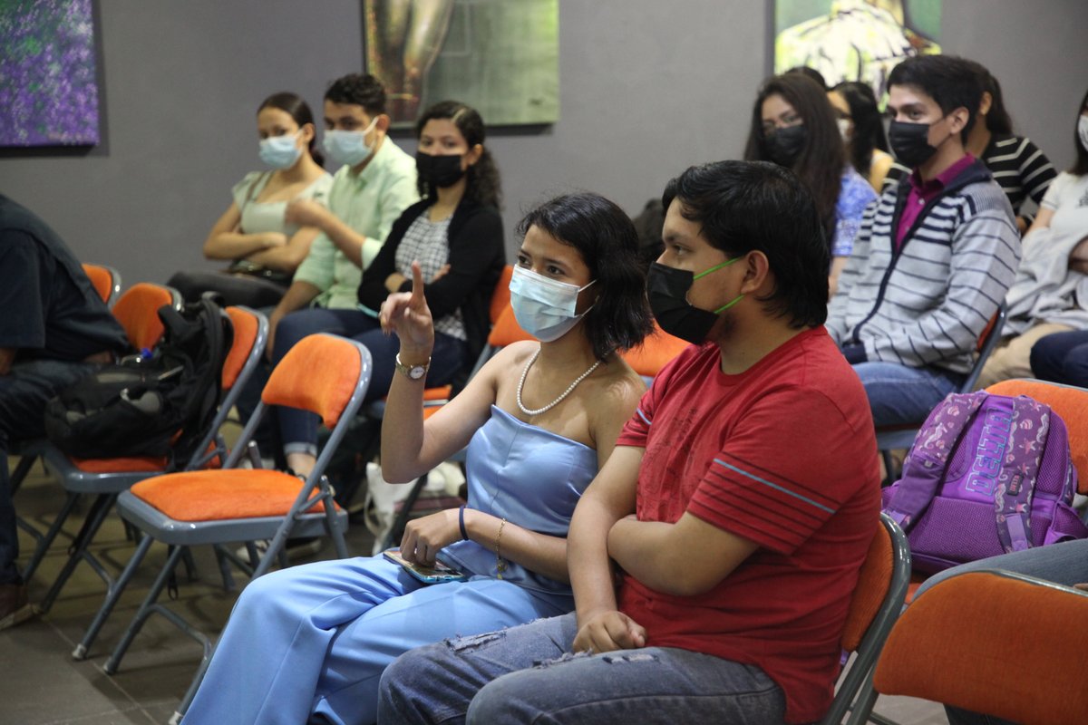 CCENicaragua's tweet photo. 📸 Imágenes de la sesión de ayer en el #CCEN, del ciclo de cine Tesoros y fantasmas de la ciencia española. Estudiantes de Ingeniería Ambiental de la @UCAdeNicaragua vieron documentales de hermanos Juan y Paco Pimentel 🇪🇸, y luego conversaron con Iris Saldívar y Marvin Torres. https://t.co/0xlstPmR6O
