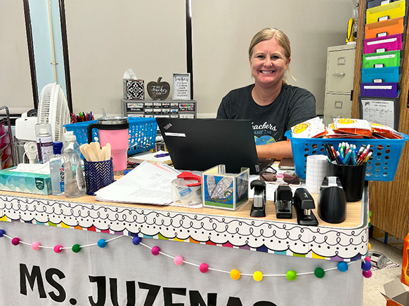 MilwaukeeMPS's tweet photo. Teachers on the Traditional Start calendar are in class and taking notes this week as they explore Ambitious Instruction to prepare for a successful school year. #MPSProud #MPSDayOne
Read the full story at https://t.co/xXy5QTPyKT https://t.co/nfkeVUeQm4
