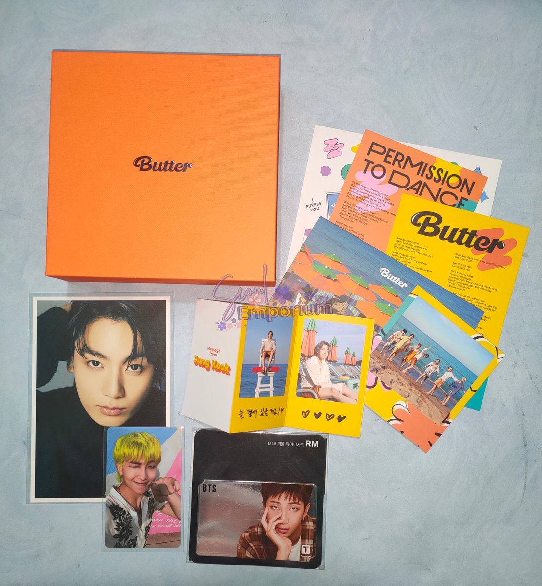 SeoulEmporiumPH's tweet photo. Let's celebrate this September starting with NAMKOOK BIRTHDAY Giveaway! 🐨🐰

🥳 1 winner of all items at the pic!

To join
✓ Mbfu
✓ Like &amp; RT
✓ Tag at least 3 moots

❗Ends Sept 12

√ Multi entry allowed
√ Will draw winner thru random picker
√ Free SF!

#SeoulEmporiumGA 🌸 https://t.co/u8zP2yYE9K