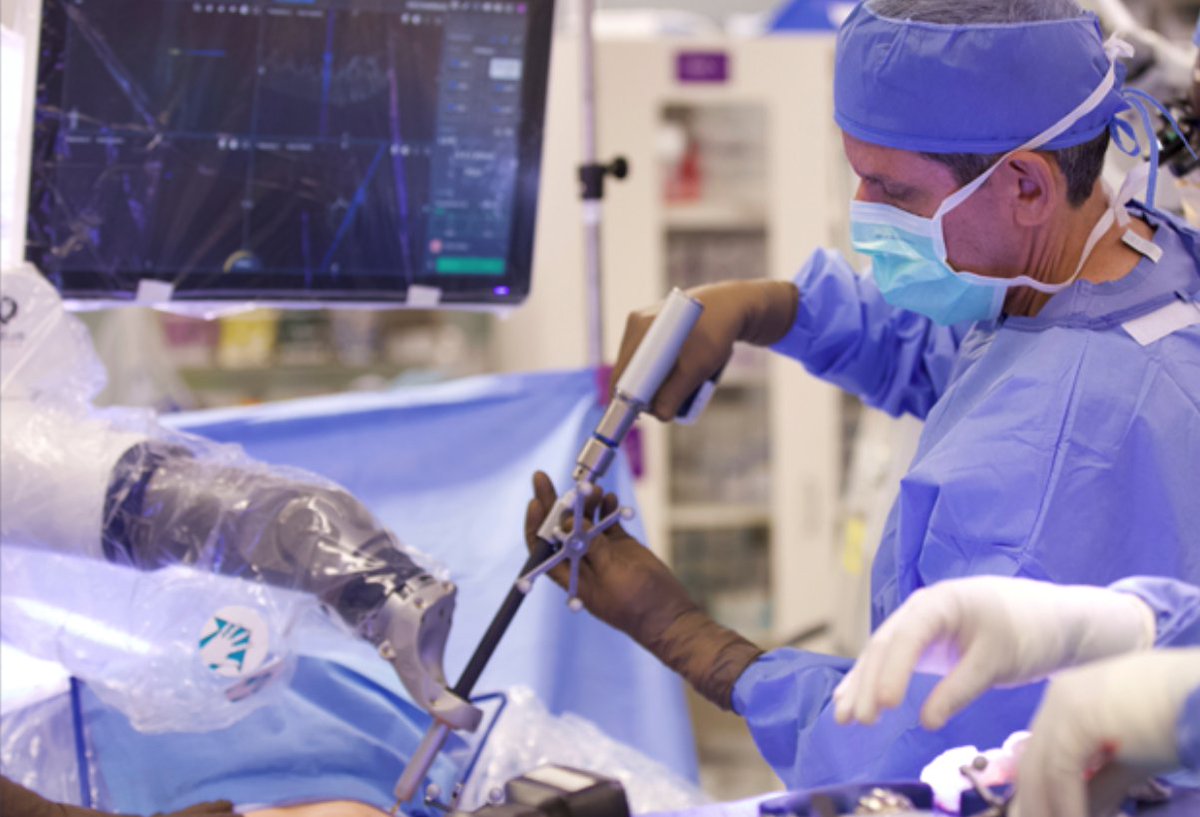 drcorenman's tweet photo. What are the latest innovations in #spine #robotics? Check out this story: https://t.co/1SRhVMkggy #neckandback #spinesurgery #spinehealth https://t.co/wXkIOCk7dh