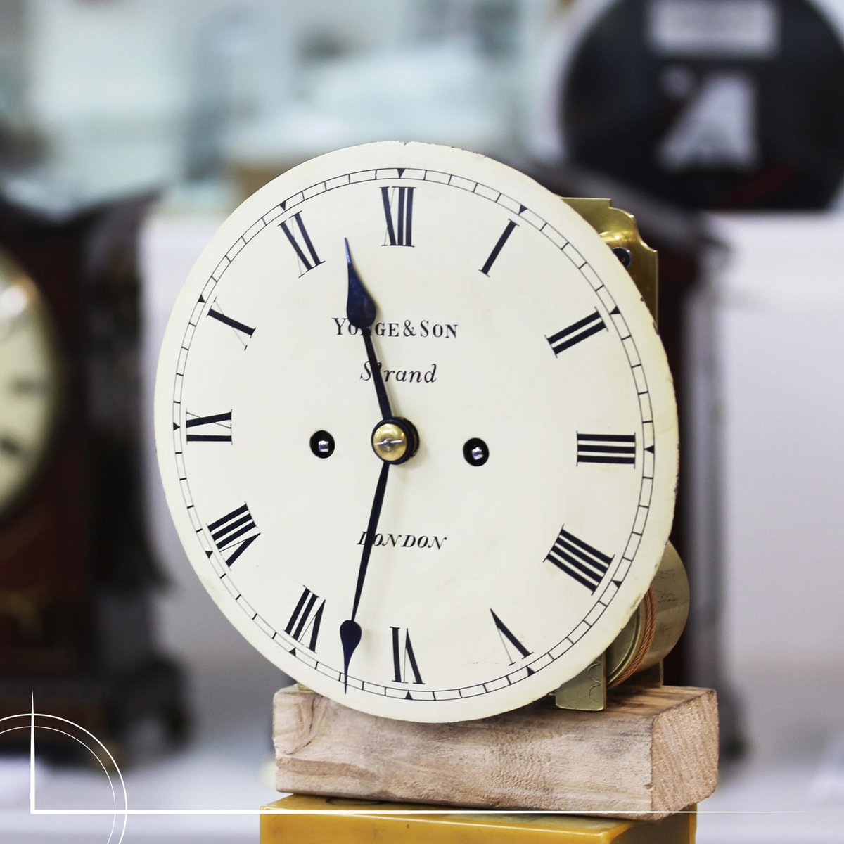 SMichlmayr's tweet image. It is always interesting to see these clocks without their casing during their repair. Can you guess the type of case that matches this dial? #clockrepair #clockdial #clockmaker