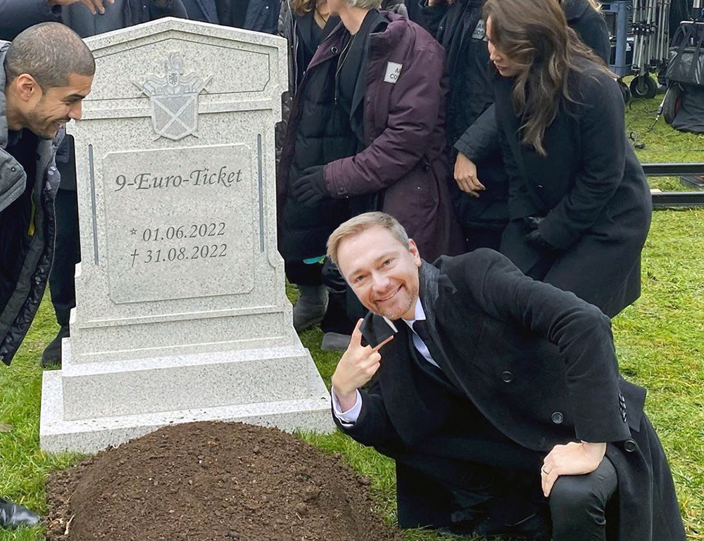 dergazetteur's tweet photo. RIP https://t.co/g51IBQxdz2