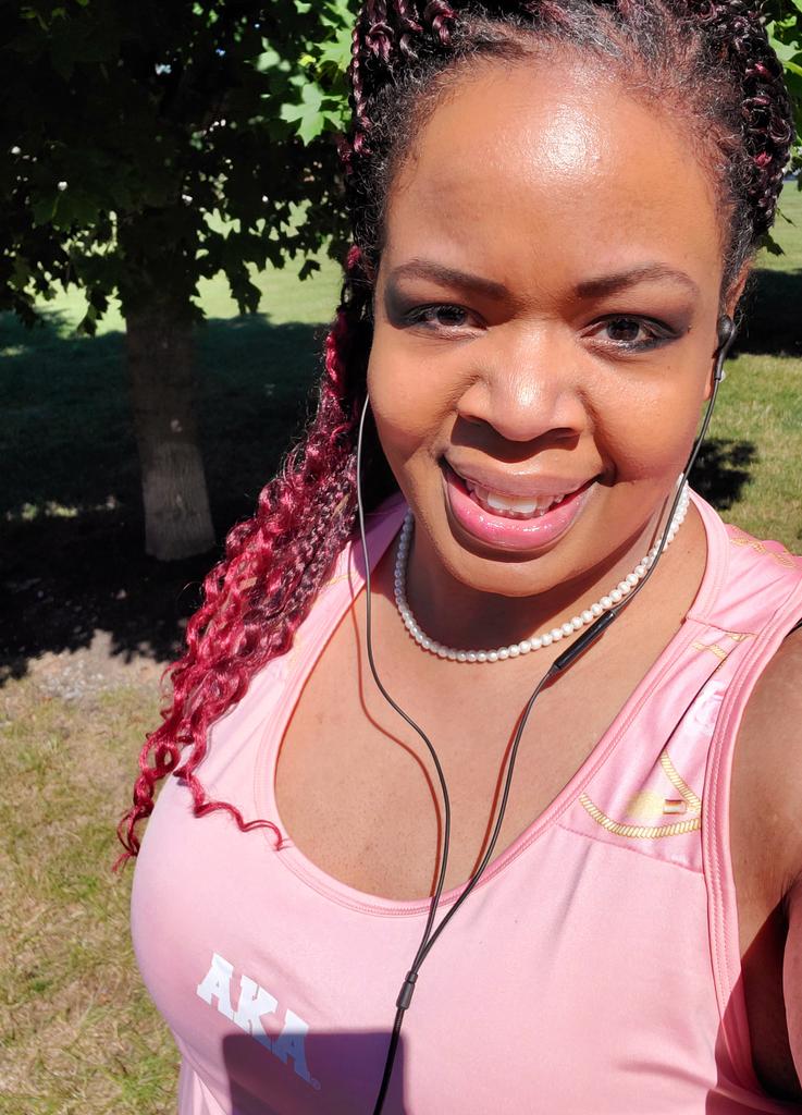 DeondraWardelle's tweet photo. On 🌸#WednesdaysWeWearPink🌸 to recognize the importance of health, wellness &amp; self-care. 

Listen Friends,
In showing sisterliness &amp; kindness to others, remember to be kind to yourself!

#CRhealthyandprettyinpink💪🏾
#SelfCare
#WorkoutPearls
#TeamReady
#ShesDifferent™
#O2TN1👣 https://t.co/9ux0hUfg48