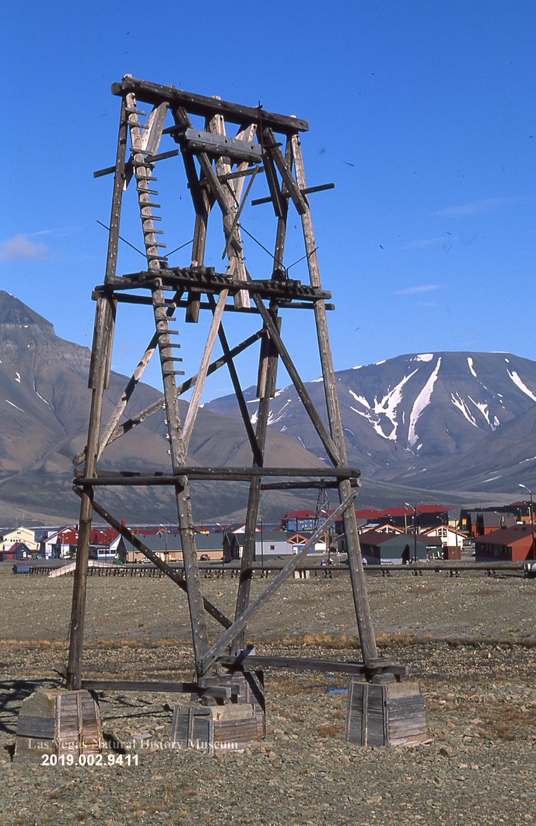 MacDonald Collection #9411
Longyearbyen, Svalbard
Scenes around town

#curation #photos #museum #museumarchive #collection
For more information about the collection, contact our Cultural History Collections Manager
@LauraBenedict11