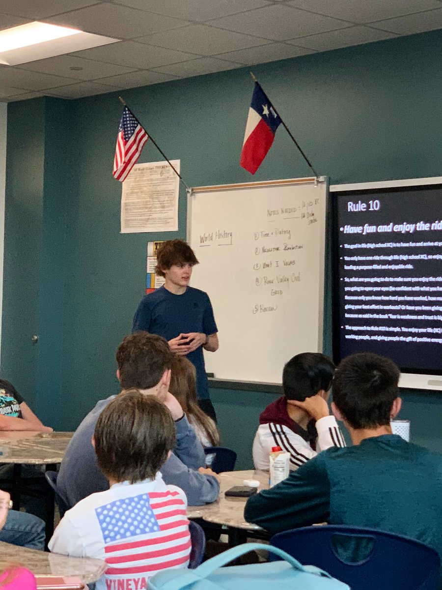 LakeCreek_XC's tweet photo. Will did a phenomenal job sharing the lessons he learned from “The Energy Bus” &amp; applying them to cross country. Will discussed race day strategies &amp; fulfilling your purpose. Grateful for his leadership!
#enjoytheride🚌 
#LCXC🦁 https://t.co/mVlfytdZEb