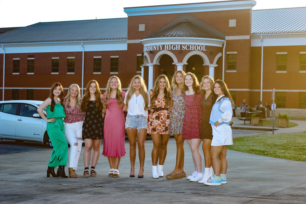 wtkinnel's tweet photo. Happy last first day to these Senior BC Lions! https://t.co/pSAffbzSfj