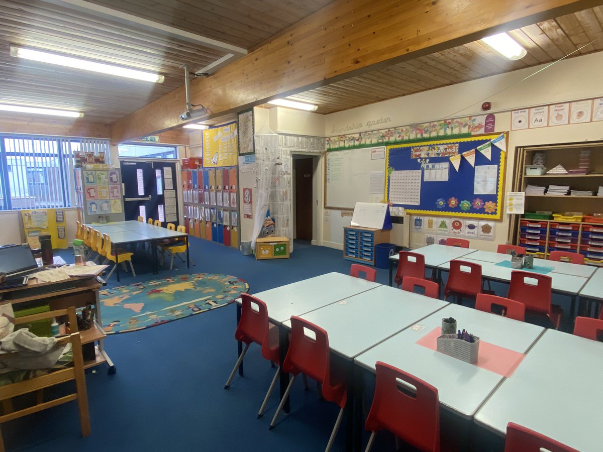 Clerkhillschool's tweet photo. We took a few minutes from our collegiate development time to share practise across the school. It was fabulous seeing classrooms and the hard work that the staff have put into getting their rooms ready for the new term ππ #sharingpractise #learningtogether https://t.co/DAnjmUxtEU