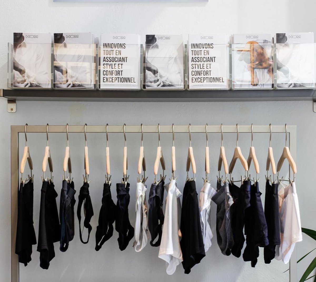 Benvingut a la botiga de roba @goromenstore per a home on trobaràs des de samarretes interiors d’home de màxima qualitat fins a la més àmplia col·lecció de calçotets i tota la nova gamma de llenceria d’home👕🧦👖🩳🩲 Disposen d’una botiga física de roba per a home a Barcelona📍
