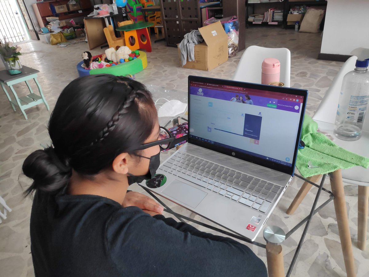 anvcruz1's tweet photo. Estoy muy emocionada porque cuatro mamás del @enelsemaforoac iniciaron su curso de inducción para la prepa. 🥳🥳 Mari quiere estudiar robótica!! así que, sigamos adelante! #educación #STEAM #phetfellow #inspiración https://t.co/LygQWnd5C8