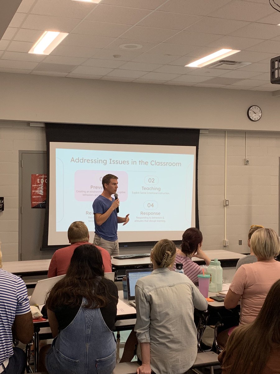 haas_stacey's tweet photo. Shout out to the Edgewood teacher instructional leadership team! 🎉 This week’s teacher lead PD was off the charts! 📈 I’m so excited to see this learning in action #AtTheEdge! #EachEagle https://t.co/aR4at6PvOI