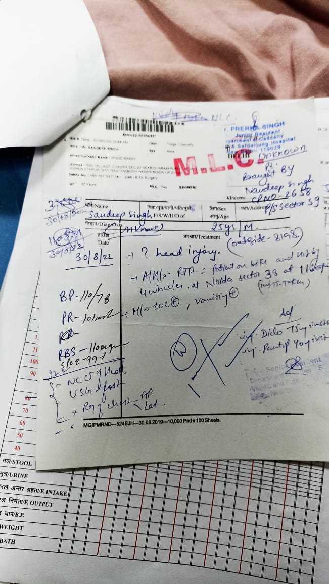 DeySreetoma's tweet photo. Sandeep Singh, our office security guard &amp; part-time Zomato delivery boy met with an unfortunate accident during food delivery currently admitted to Safdarjung hospital with head injury.Dont hve health insurance neither money PLEASE #ArvindKejriwal #delhigovt #cmodelhi #PMOIndia https://t.co/kr5gGuo8ET