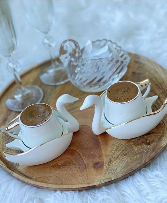 lavieestbelIe's tweet photo. Swan mugs https://t.co/StrIK0E0sE