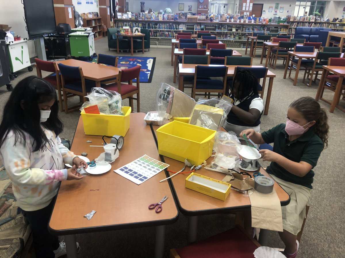 Library_SBE's tweet photo. @sbebears PGP students hard at work designing their Squad Pods! @SBISDLibraries https://t.co/jsNv90Xou6