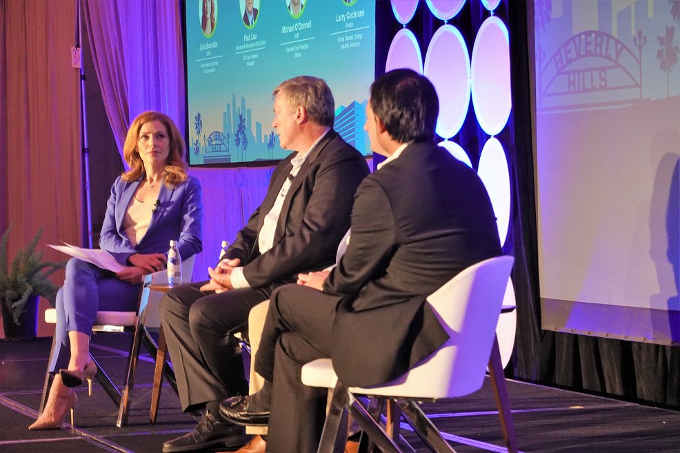 cloud4utilities's tweet photo. Standing room only during the session "#GreenEnergy &amp; the Move to Becoming #CarbonNeutral." Honored to have @jboorstin join us at #digitalcloudsummit22 to lead this panel of energy &amp; tech execs in this critical discussion. Thank you to @SMUDUpdates, @Google &amp; @SAP for joining! https://t.co/WvsmTQTnww