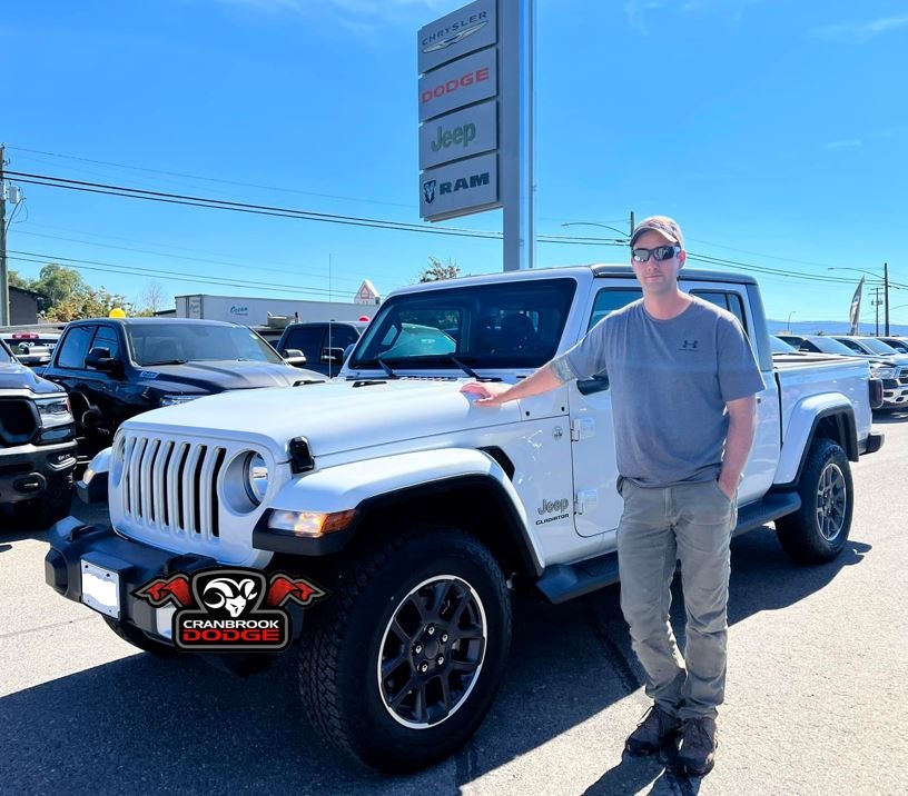 Congratulations to Noel on his new #Jeep #Gladiator! #CranbrookDodge #CranbrookDodgeOnTheStrip #JeepGladiator #JeepTruck #JeepLife #WelcomeToTheJeepFamily #JeepLove❤ #ElkfordBC