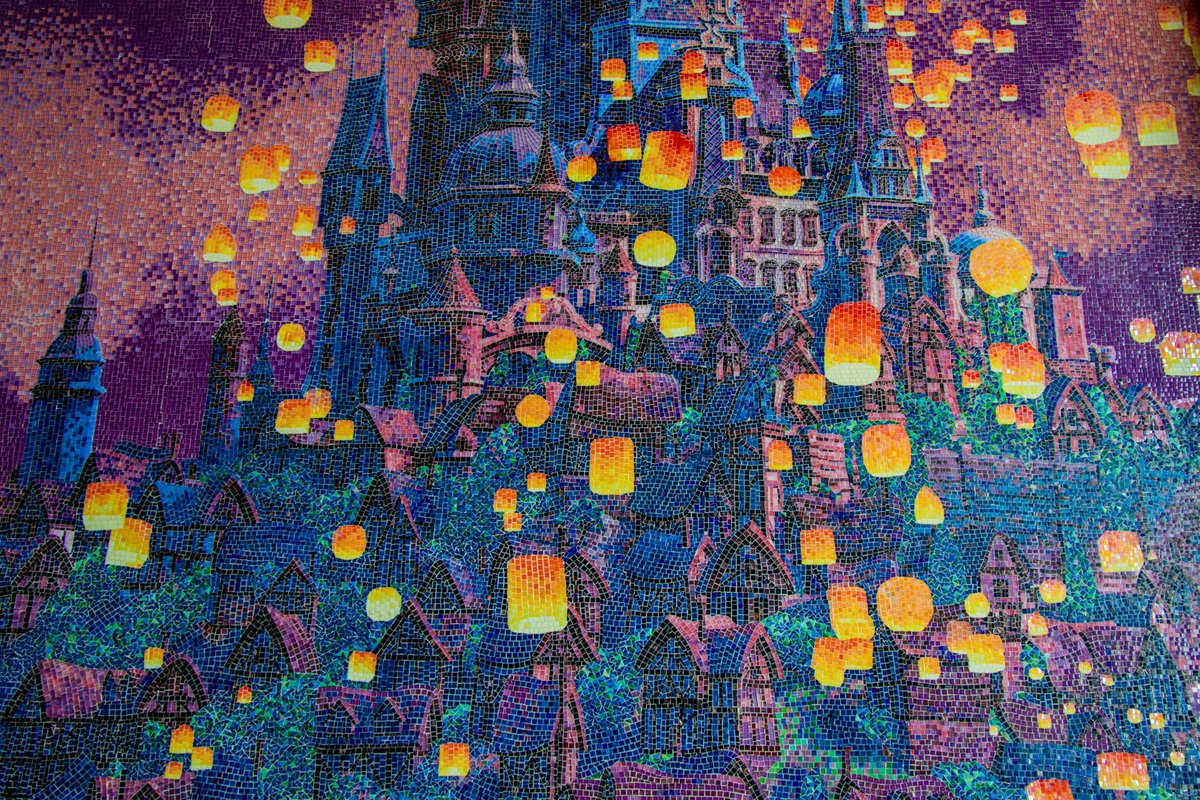 mainstgazette's tweet photo. Floating Lanterns Gleam #wednesdayphoto https://t.co/7ub5wf73Rr