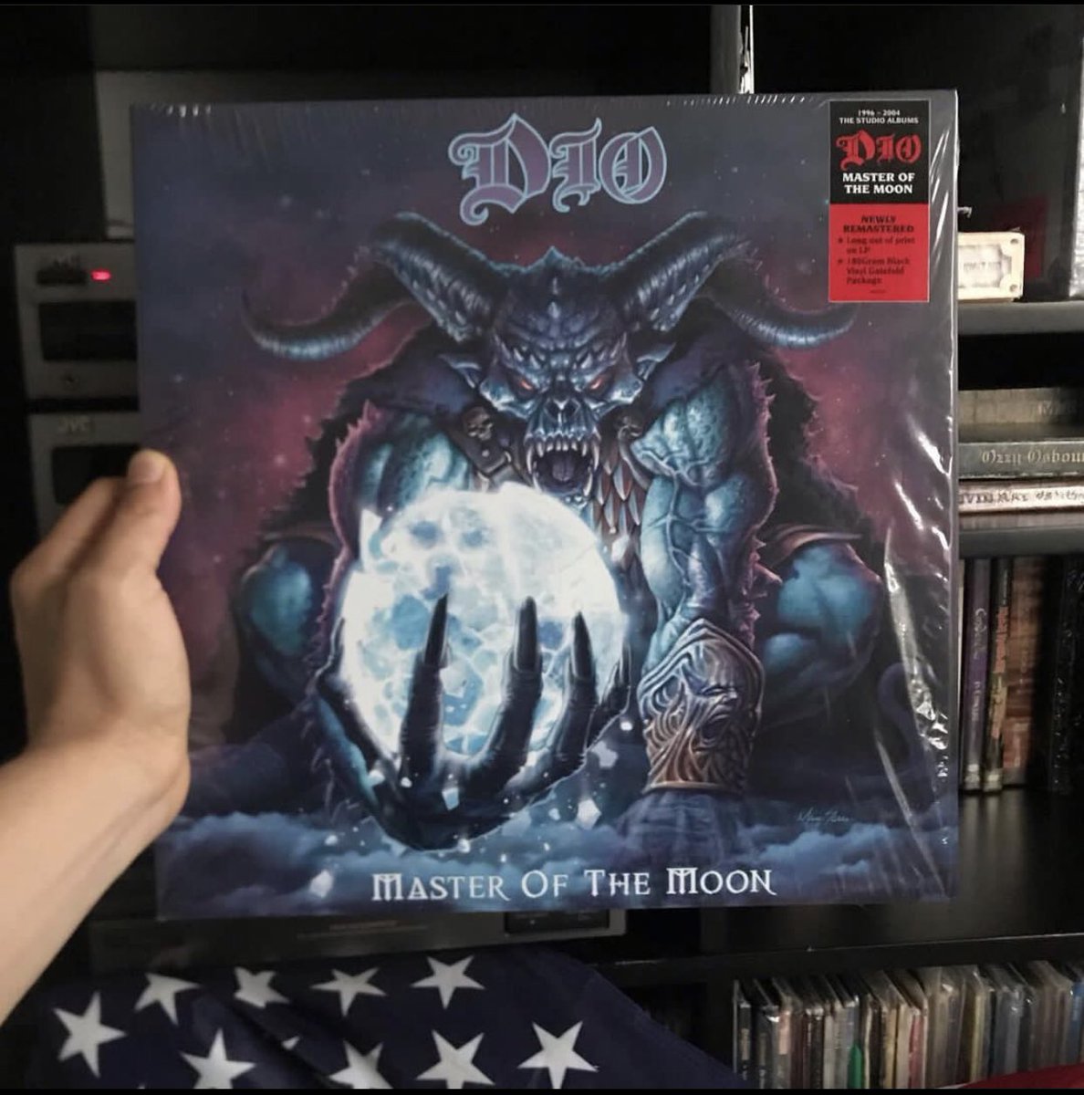 A33REVOLUCIONES's tweet photo. Hoy cumple la mayoría de edad este álbum, #MasterofTheMoon de @OfficialRJDio su último trabajo como solista. ¿Opiniones? https://t.co/nTanyoFrAH