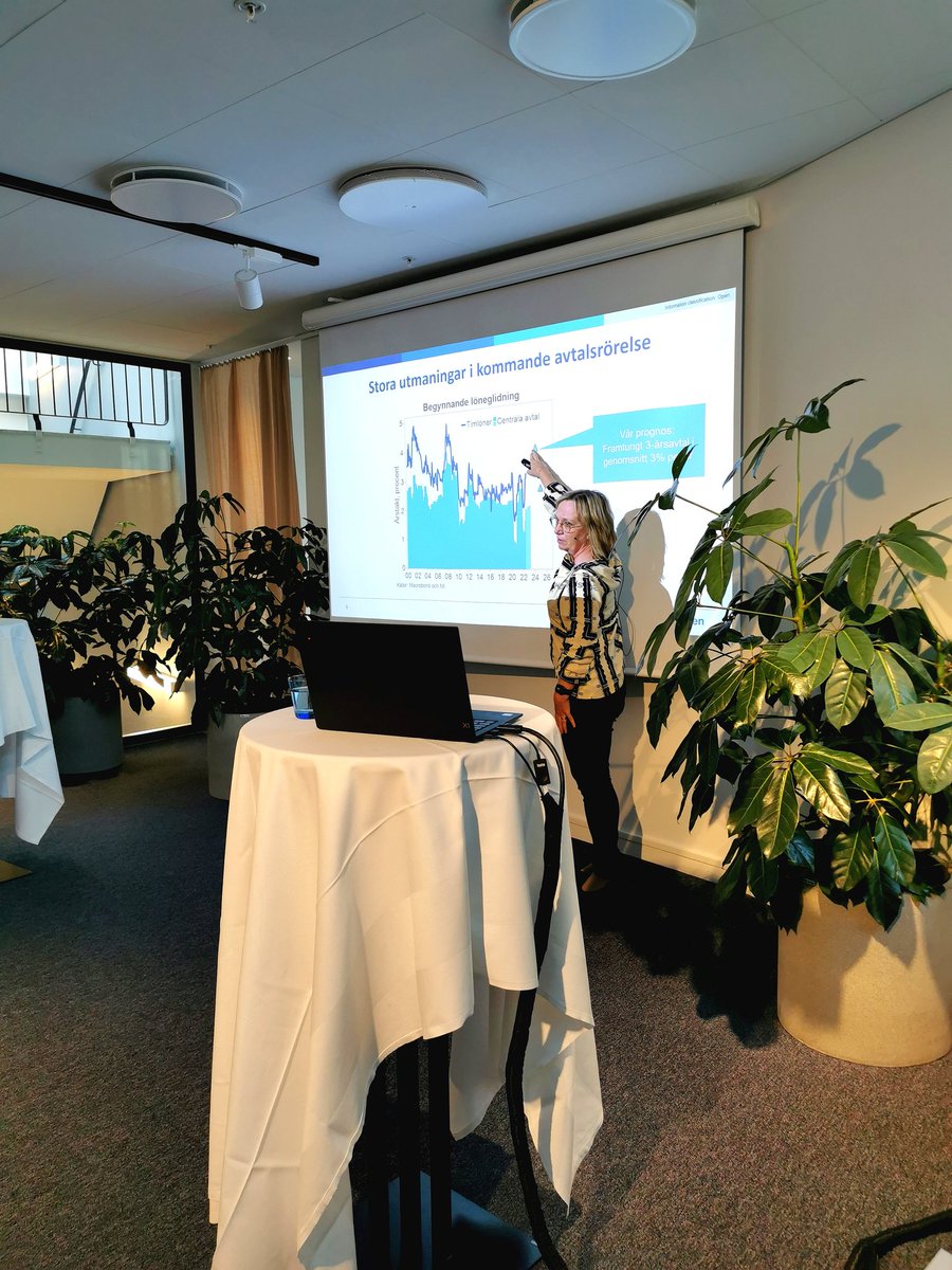 SHBMakroanalys's tweet photo. VART ÄR SVENSK EKONOMI PÅVÄG?🏃♂️🔍
Ja det var temat på kvällens makropresentation. Vår chefsekonom @ChristinaNyman9 levererade som vanligt!👏
Trevlig lillördag allihopa!🙋♀️
#ebab #handelsbanken https://t.co/mYNIr79sLI