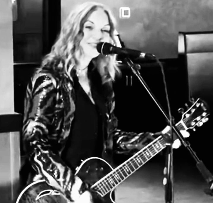 KeyWestKar's tweet photo. Live music feeds the souls of the performer and the audience while creating a vibration that feeds our Universal Energy.

https://t.co/xGRbWB5qEj https://t.co/W4kZEZOW6G