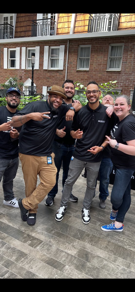 #Reunited love my Sig squad #signaturesizzlers <a href="/JasonFerdi_/">Jason Ferdinand</a> <a href="/SarahKuklis/">Sarah Kuklis</a> . <a href="/KentWinner/">Kent Winner</a> and some of <a href="/klane0917/">Klane</a>  in the back 😅 #stillOutSide last day of the month vibes. <a href="/judy_cavalieri/">Judy Cavalieri</a> <a href="/marcellobenny/">Benjamin Marcello</a> @Ale_ValdezNYNJ