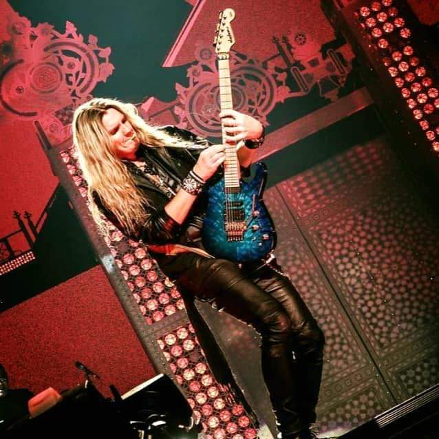 BrendaSchilli12's tweet photo. 🎶🎉🎉🎸🎉🎉🎶
On this beautiful Wednesday, let's celebrate music.
With this talented guitarist:
🎸Joel Hoekstra🎸
Dying To Live
#Amazon
#iTunes
@joelhoekstra13
#whitesnake
#iconic
#Frontierrecords
Never Say Never
https://t.co/QNjjnDagY3 https://t.co/mKcyqsqeFf
