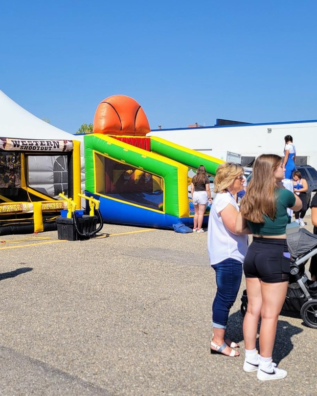 ProStarCleaning's tweet photo. Thank you to all our valued clients and partners for attending the Circus event held last week in celebration of our #20thanniversary. We hope everyone had fun and thanks to #Littleredballcompany and our #ProStarFam for a #jobdoneright 

#Afteradisasterwerefaster #YYCBuzz https://t.co/5jr2hawi9C