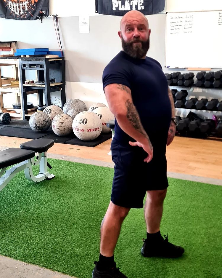 8 hours sleep and worked 40 hours in the last 48hrs but still managed a PT sesh on a Sunday morning and it was all about the legs and booty 😜💪👊👍💃 #bearmuscle🐻 #beard #beardstyle #bearddaddy #bearunderwear #beardlife #beardedmusclebear🐻💪🏻 #beardaddy #beardaresexy #beardad
