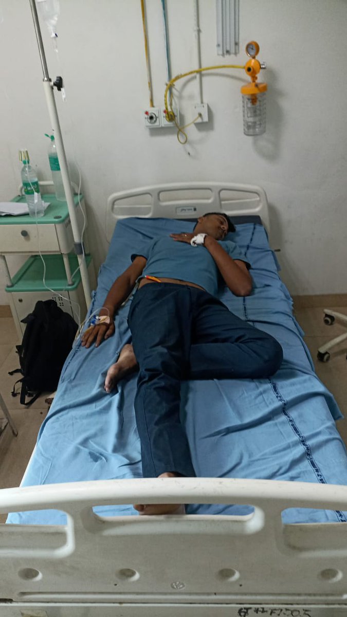 DeySreetoma's tweet photo. Sandeep Singh admitted to Safdarjung Govt with critical head injury during food delivery,still Doctors are suggesting to take him in bigger hospital.Delhi or Central govt don't hv that facility to save this 25 yr old common man?@CMODelhi @SatyendarJain #mansukhmandviya #PMOIndia https://t.co/V1qsuaNwg7