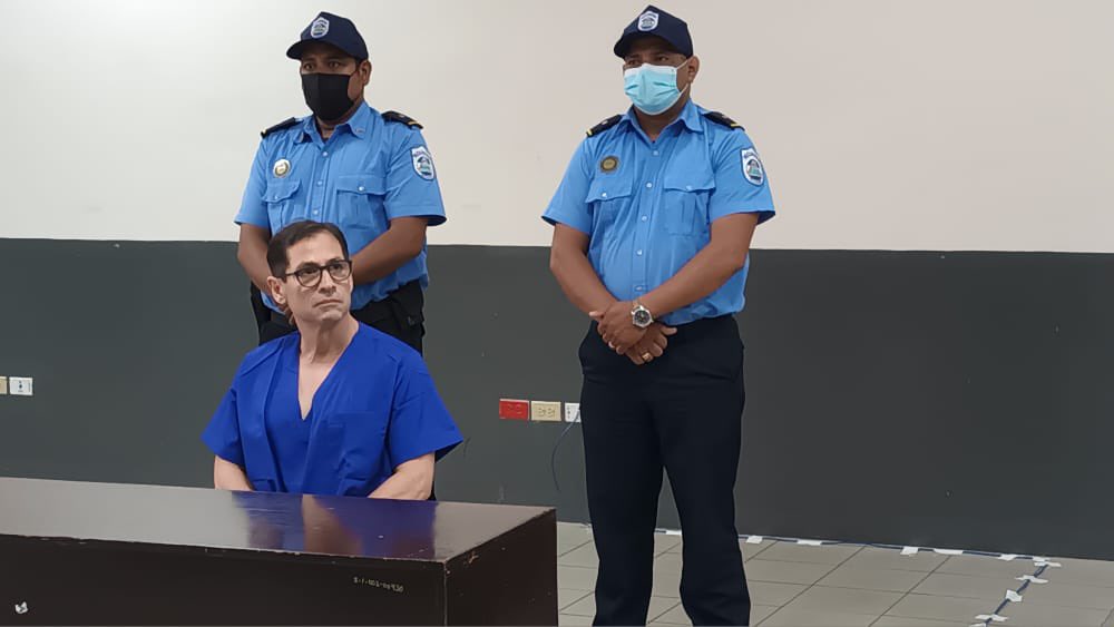 CafeconVozNi's tweet photo. La dictadura exhibe por segundo día consecutivo fotos que se tomaron no se sabe cuándo, de secuestrados políticos. Esta vez aparecen a Luis Rivas, Suyen Barahona y Dora María Téllez. https://t.co/srONtFstmI