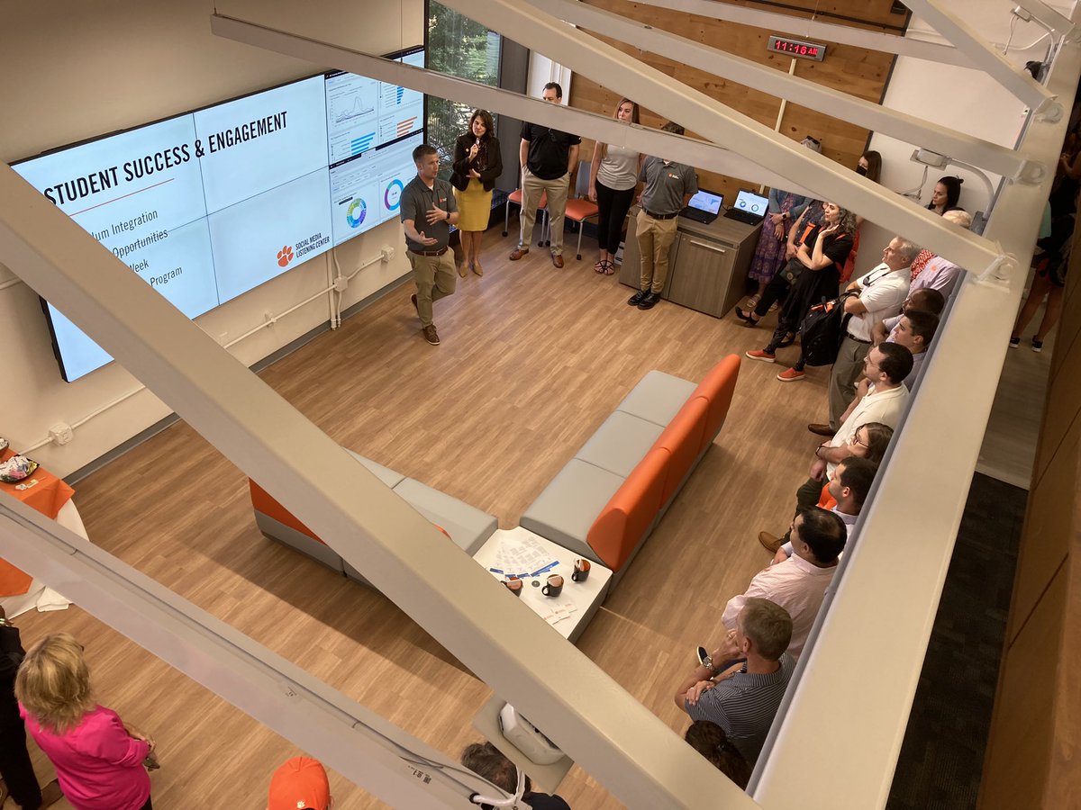 clemsonlibrary's tweet photo. We celebrated the grand opening of the @ClemsonSMLC in Cooper Library today. Learn more about their new space and what they do: https://t.co/jX1K5gJySX https://t.co/fMdWhXUhsY