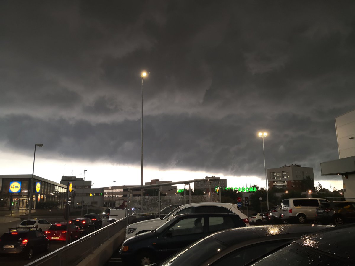 Ara mateix a Badalona <a href="/meteocat/">Meteocat</a> @eltempsTV3 @MeteoMauri