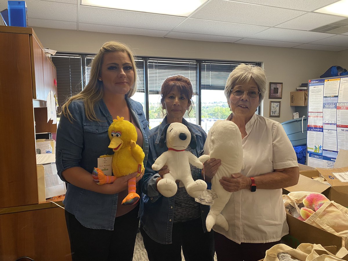 ColoradoAFT's tweet photo. Our DFPNSE leaders are busy handing out #ProjectNightNight gifts—a book, blanket, & stuffed animal for DPS preschool students! Thank you @AFTunion —setting these kids up for a successful year. https://t.co/rRVwXSFto0