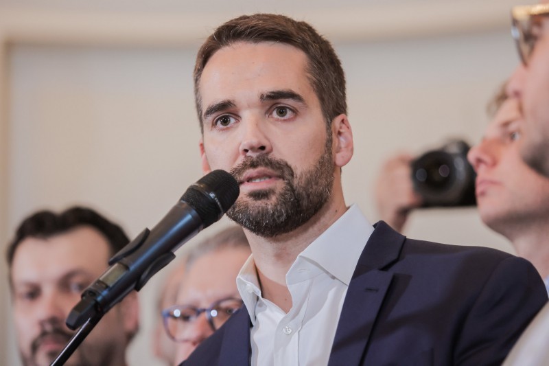 fronteira's tweet photo. 🗳️Para as #Eleições2022, nossa equipe resumiu as trajetórias e propostas de todos os candidatos que concorrem ao governo do RS. Os textos desta semana publicados no @newsmatinal são sobre o @EduardoLeite_, que tenta prolongar sua estadia no Palácio Piratini. 👇 https://t.co/ZtB9UvBcoP