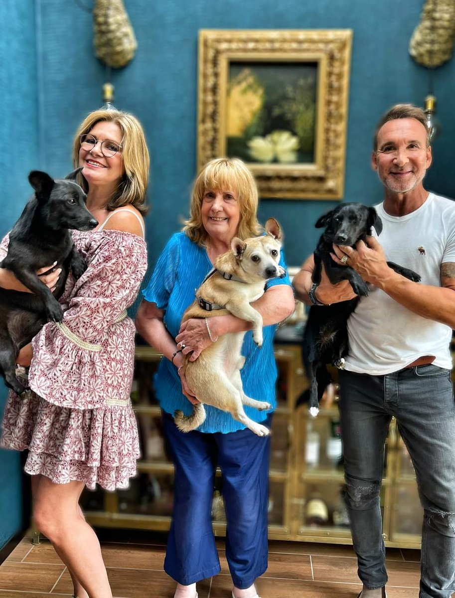 Dank #JochenBendel hat meine Mutter ihren Traumhund aus dem #Tierheim gefunden. 🥰 Wenn ihr sehen wollt wie das alles ablief, schaltet am Donnerstag ab 21:20 Uhr <a href="/SAT1_Gold/">SAT.1 GOLD</a> ein! Mehr Infos zur Sendung "Promi sucht Hundeglück" gibt es hier ➡️ bit.ly/3R5bwIR