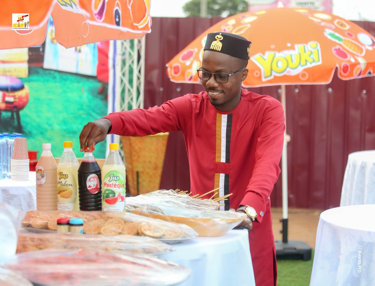 DidierKissode's tweet photo. #Thread
KANYI GROUP FAIT LA DIFFÉRENCE À LA FOIRE ADJAFI 2022 !!!
La Team @KanyiGroup a offert un délicieux cocktail à la cérémonie de la lancement officiel de la @FoireAdjafiTg 2022 en présence des autorités, des entrepreneurs et plusieurs jeunes.👇🏾
1/3
#TgTwittos #Togo https://t.co/tTkxpVaWCx